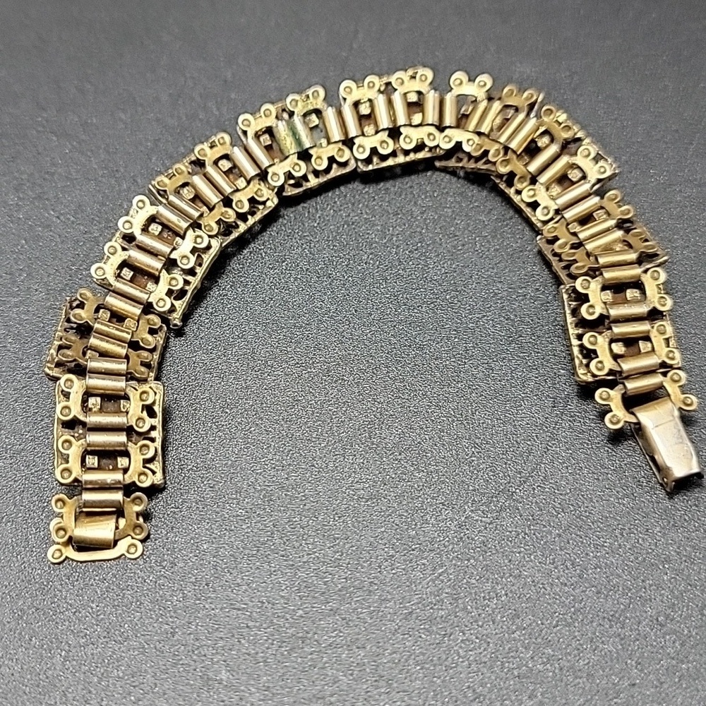 Elegant VTG Gold Tone and Square 10 Panel Filigree Faux Pearl Link Bracelet. - Picture 5 of 11